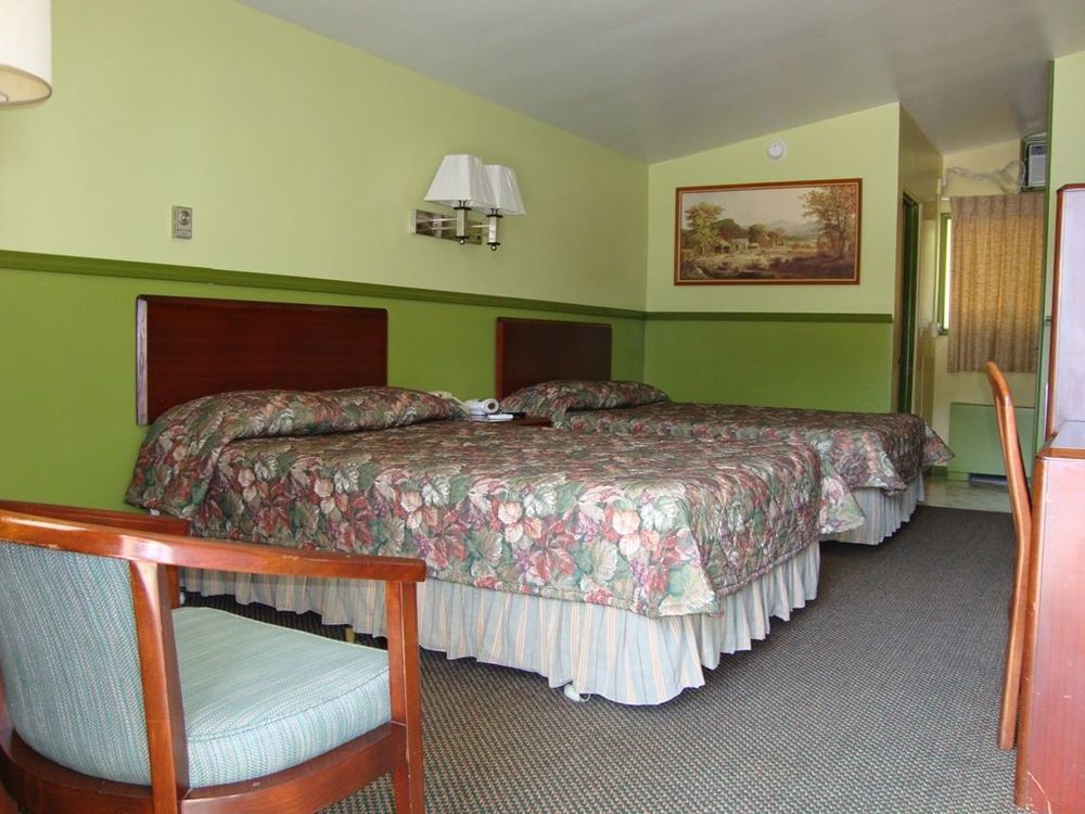 Pinconning Trail Inn Motel Zimmer foto